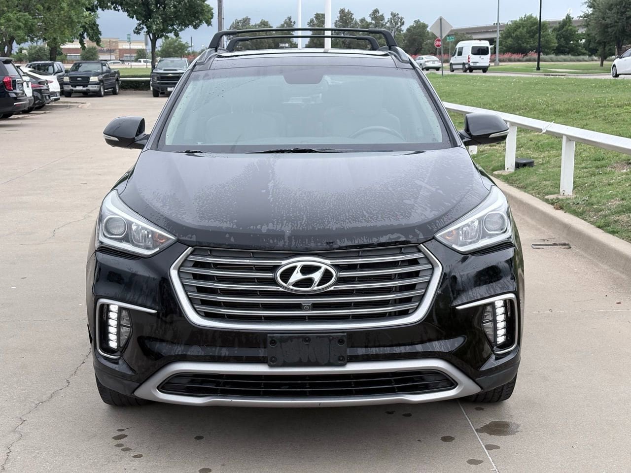 Used 2017 Hyundai Santa Fe Limited FWD image 2