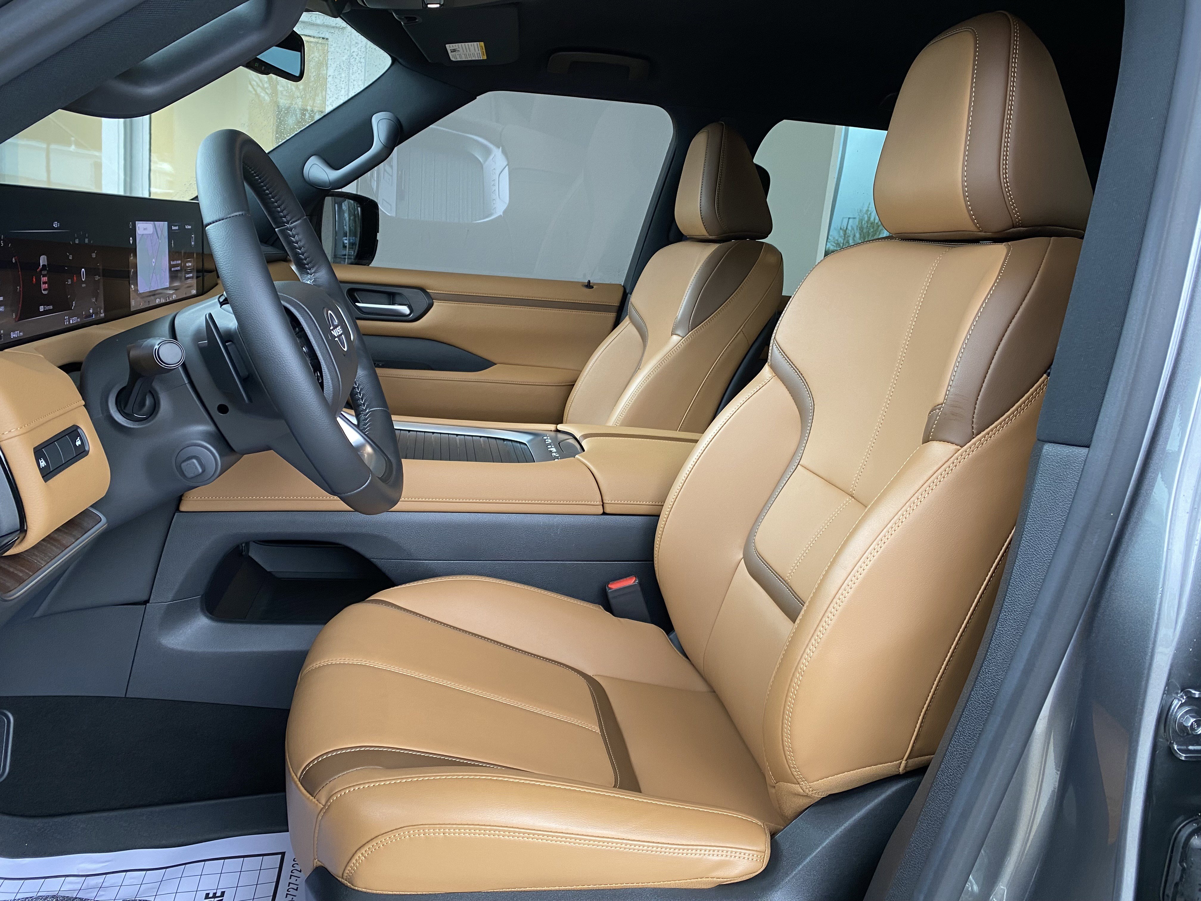 Used 2025 Nissan Armada SL image 16