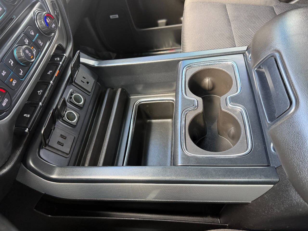 Used 2017 Chevrolet Silverado 1500 LT w/ Midnight Edition image 41