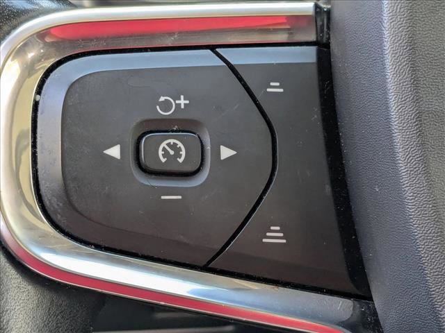 Used 2019 Volvo XC40 T5 Momentum image 14