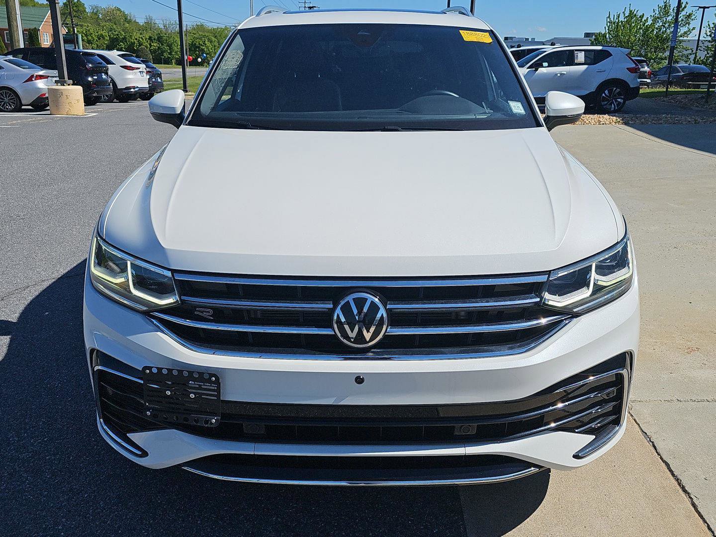 Used 2022 Volkswagen Tiguan SEL R-Line AWD/4WD image 2