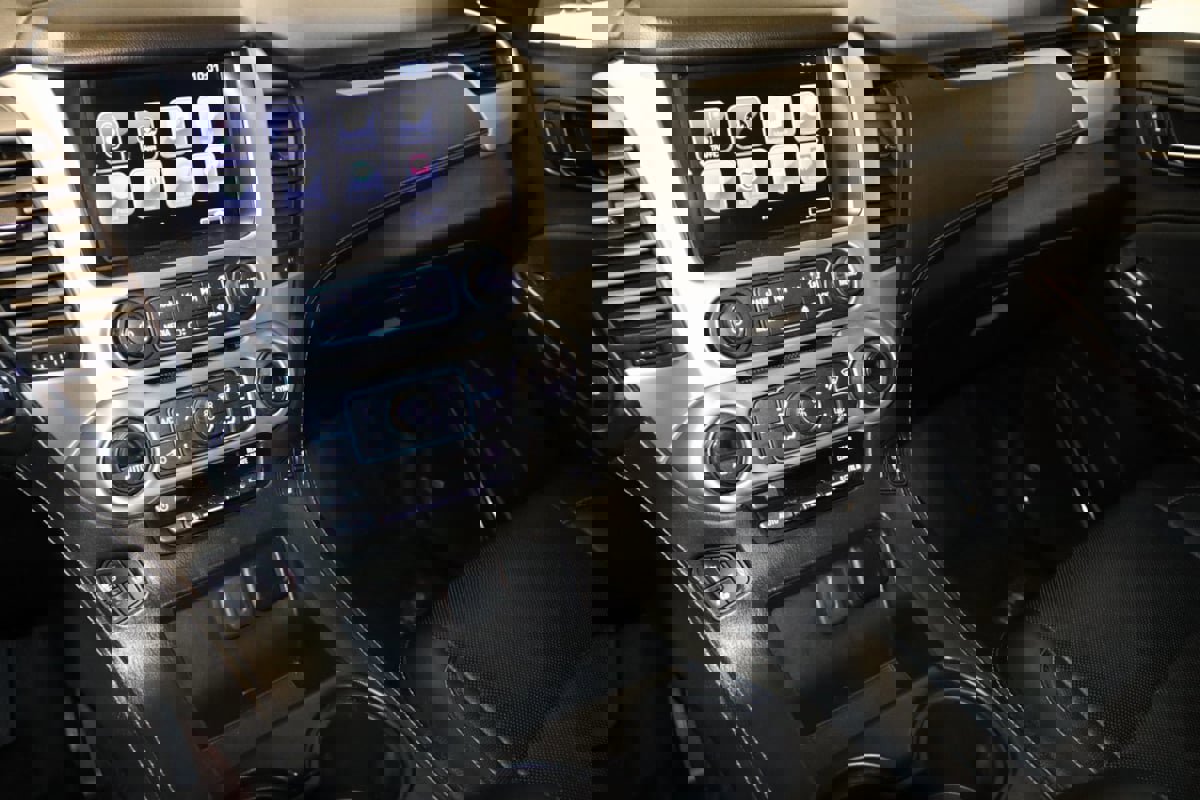 Used 2017 GMC Yukon SLT image 47