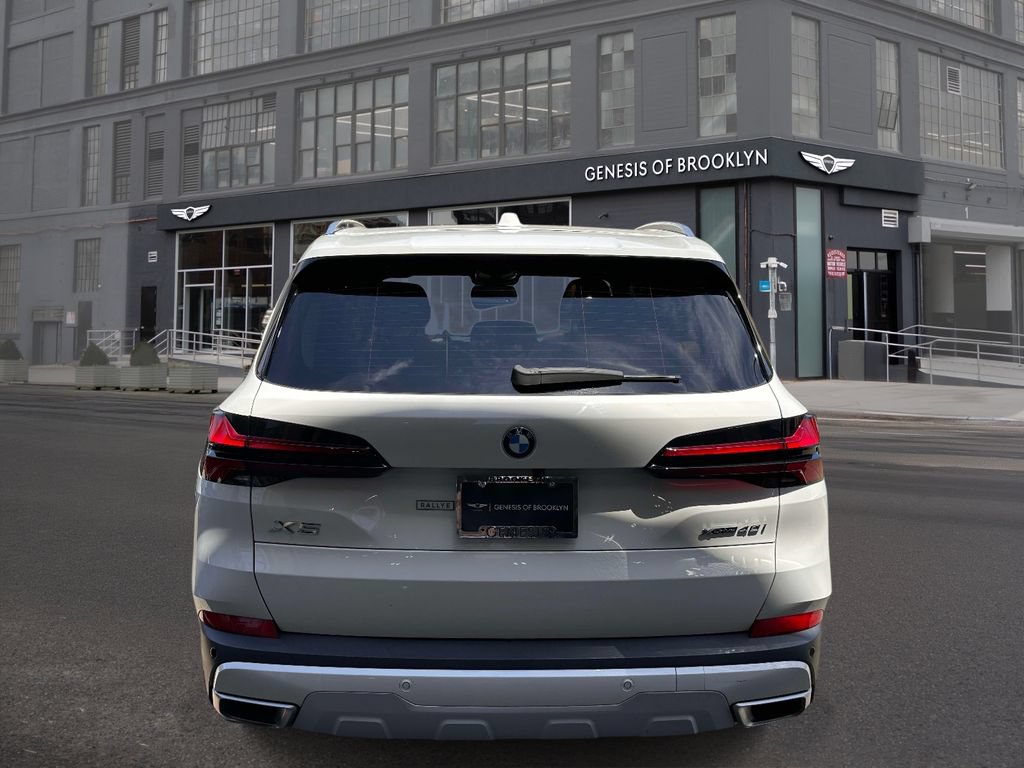 Used 2024 BMW X5 xDrive40i w/ Premium Package AWD/4WD image 4