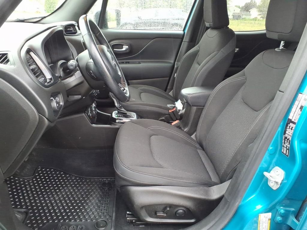 Used 2022 Jeep Renegade Altitude w/ Convenience Group AWD/4WD image 3