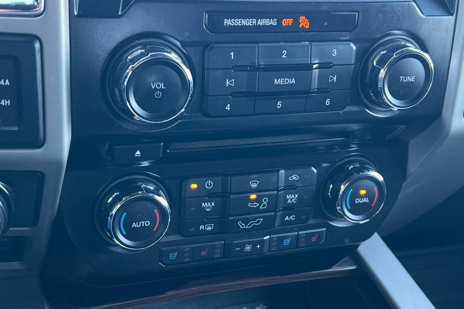 Used 2016 Ford F150 Lariat image 21