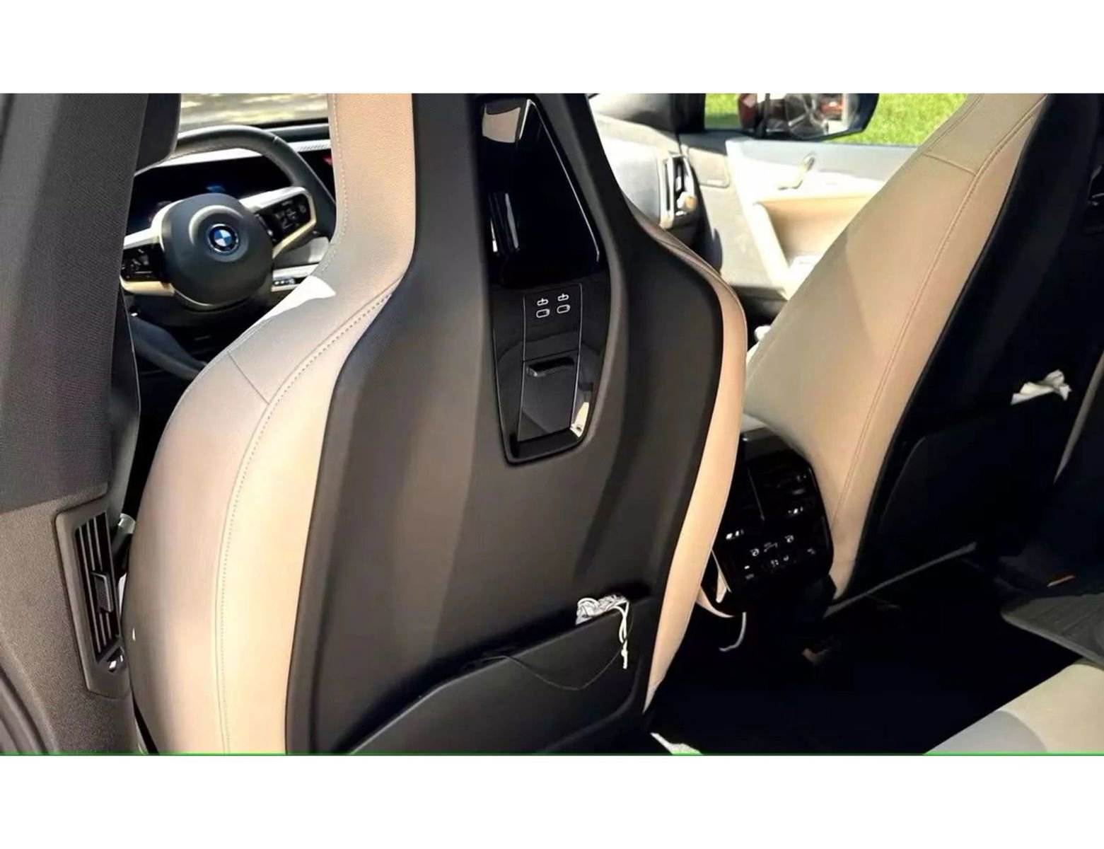 Used 2022 BMW iX xDrive50 w/ Premium Package image 12