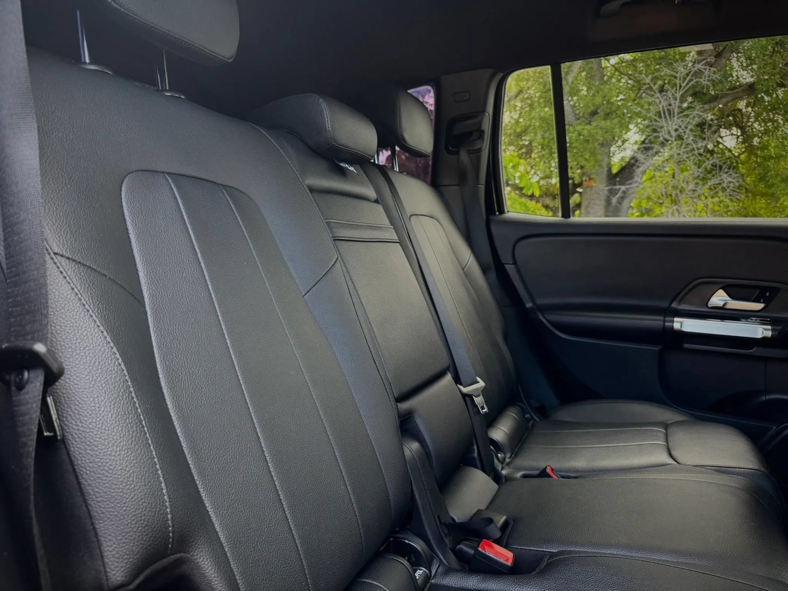 Used 2022 Mercedes-Benz GLB 250 w/ Premium Package image 24