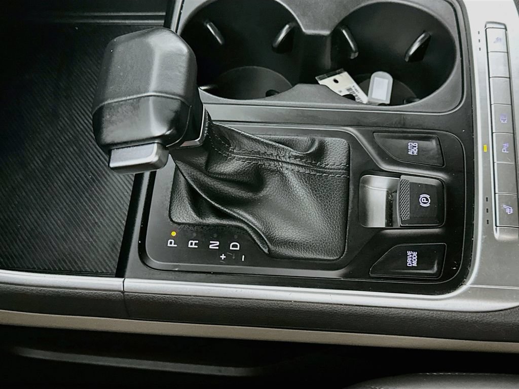 Used 2025 Kia Carnival FWD image 16