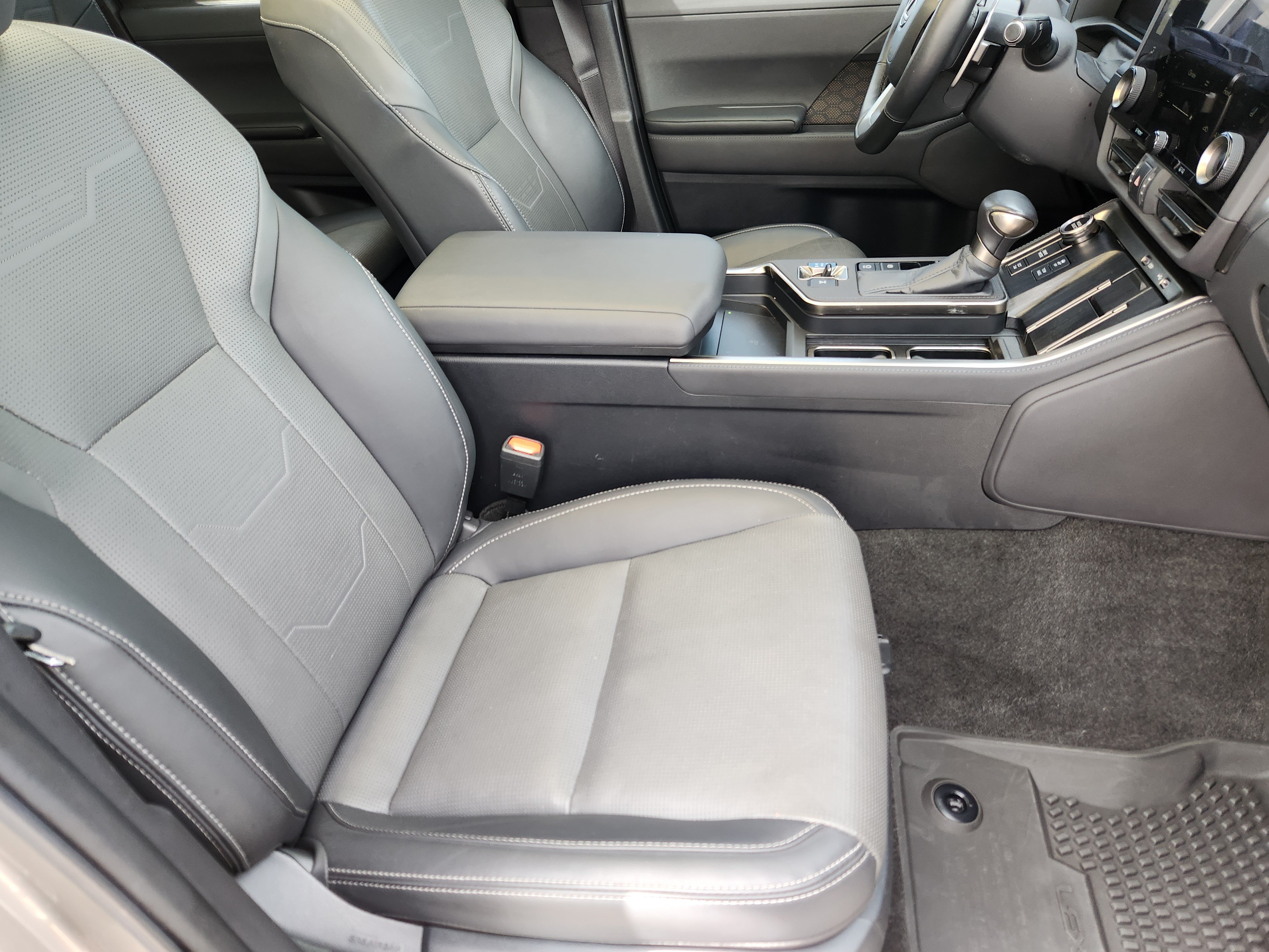 Used 2024 Lexus GX 550 w/ Cold Area Package AWD/4WD image 18