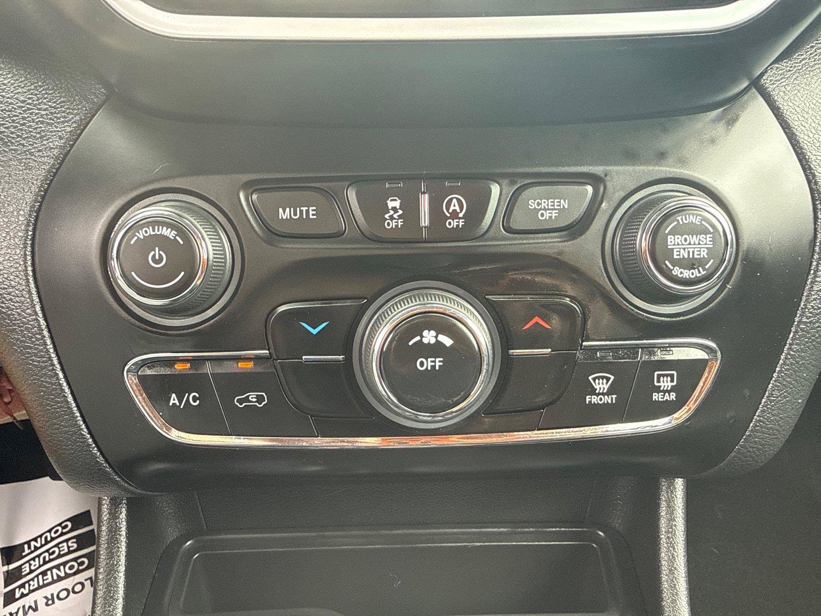 Used 2021 Jeep Cherokee Latitude Plus AWD/4WD image 20