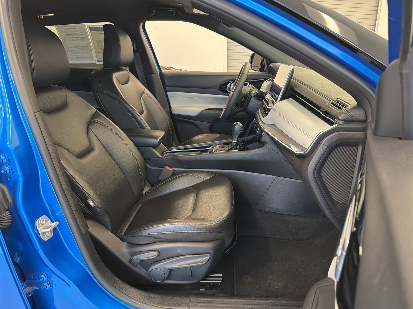 Used 2024 Jeep Compass Limited image 37