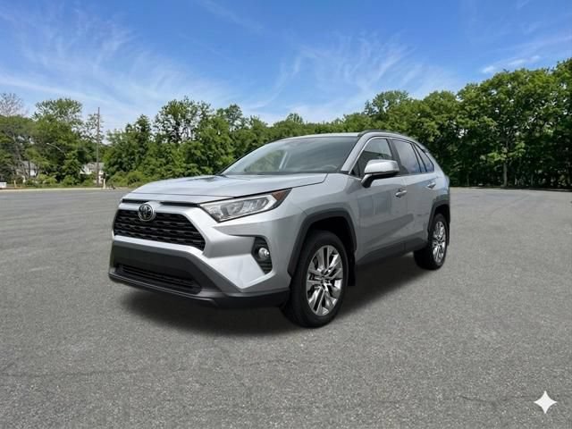 Used 2020 Toyota RAV4 XLE Premium AWD/4WD image 4