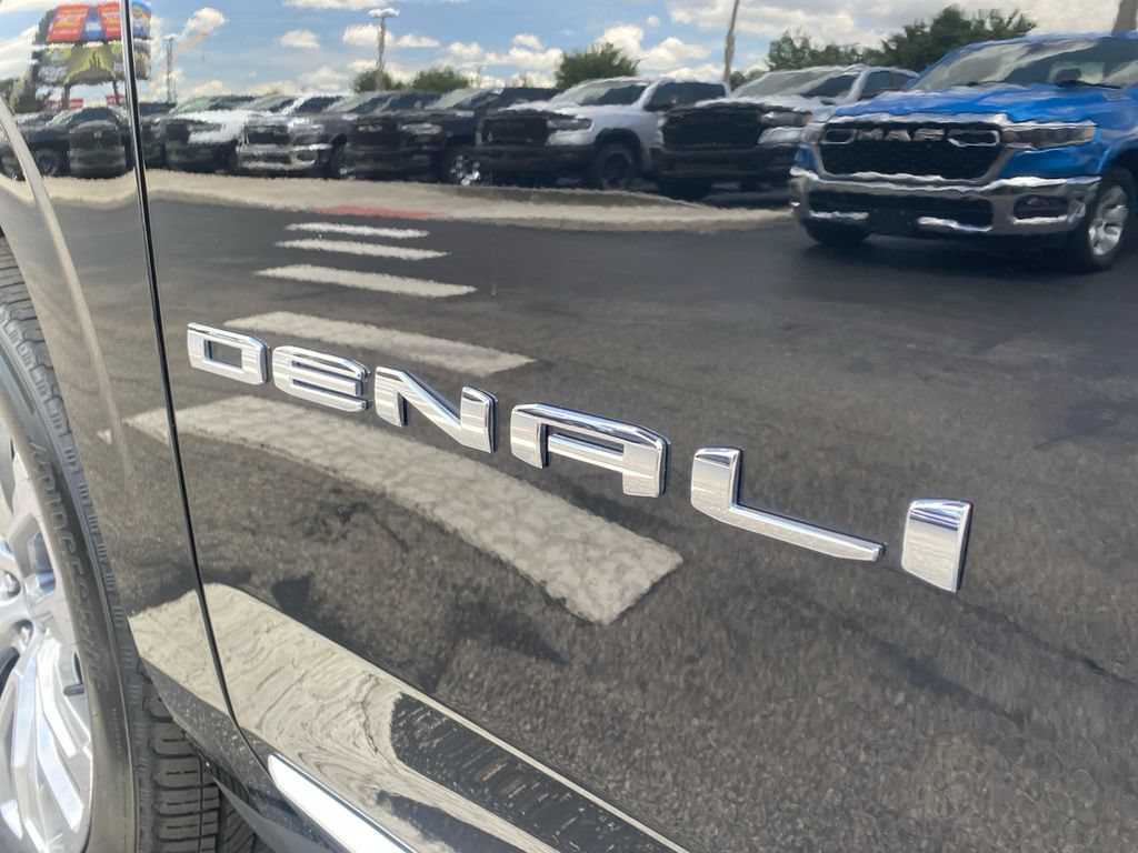 Used 2024 GMC Yukon XL Denali AWD/4WD image 11