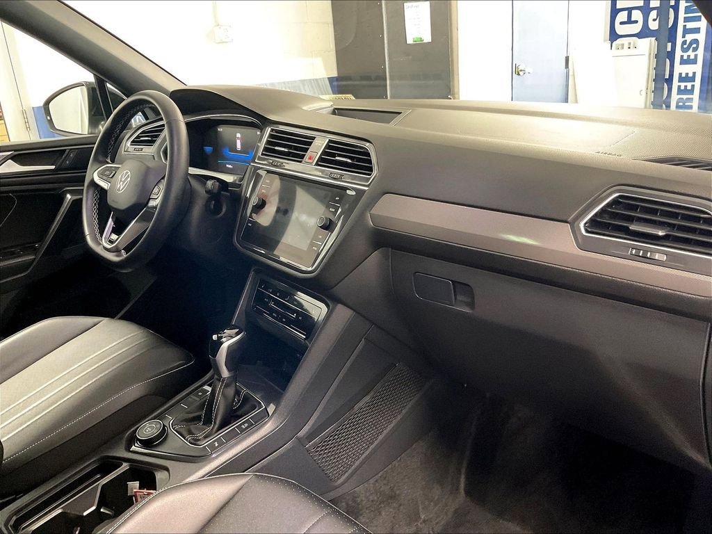 Used 2023 Volkswagen Tiguan SE R-Line AWD/4WD image 14