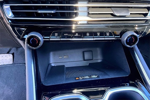 Used 2025 Chevrolet Traverse RS w/ LPO, Floor Liner Package image 16