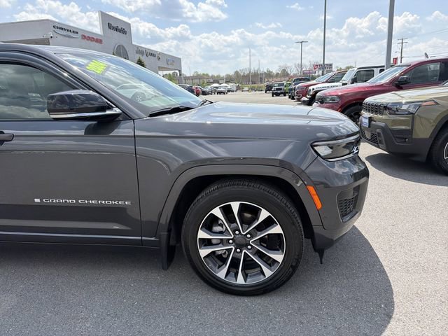Used 2024 Jeep Grand Cherokee Overland w/ Trailer Tow Package AWD/4WD image 4