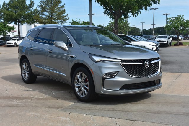Used 2023 Buick Enclave Avenir w/ Avenir Technology Package FWD image 3