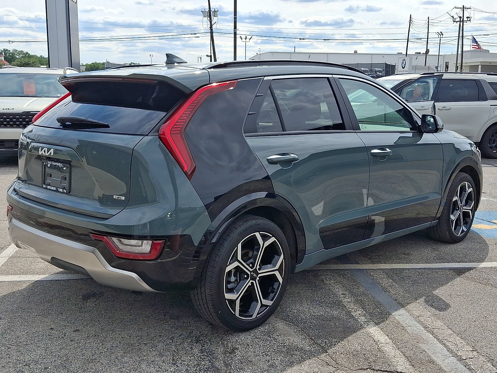 Used 2023 Kia Niro SX Touring FWD image 2