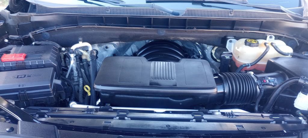 Used 2022 Chevrolet Suburban LT image 10