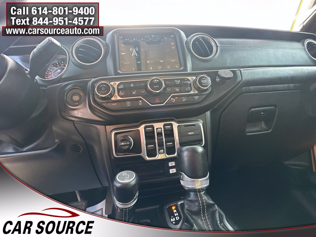 Used 2018 Jeep Wrangler Unlimited Sahara w/ Uconnect 4C Nav & Sound Group AWD/4WD image 17