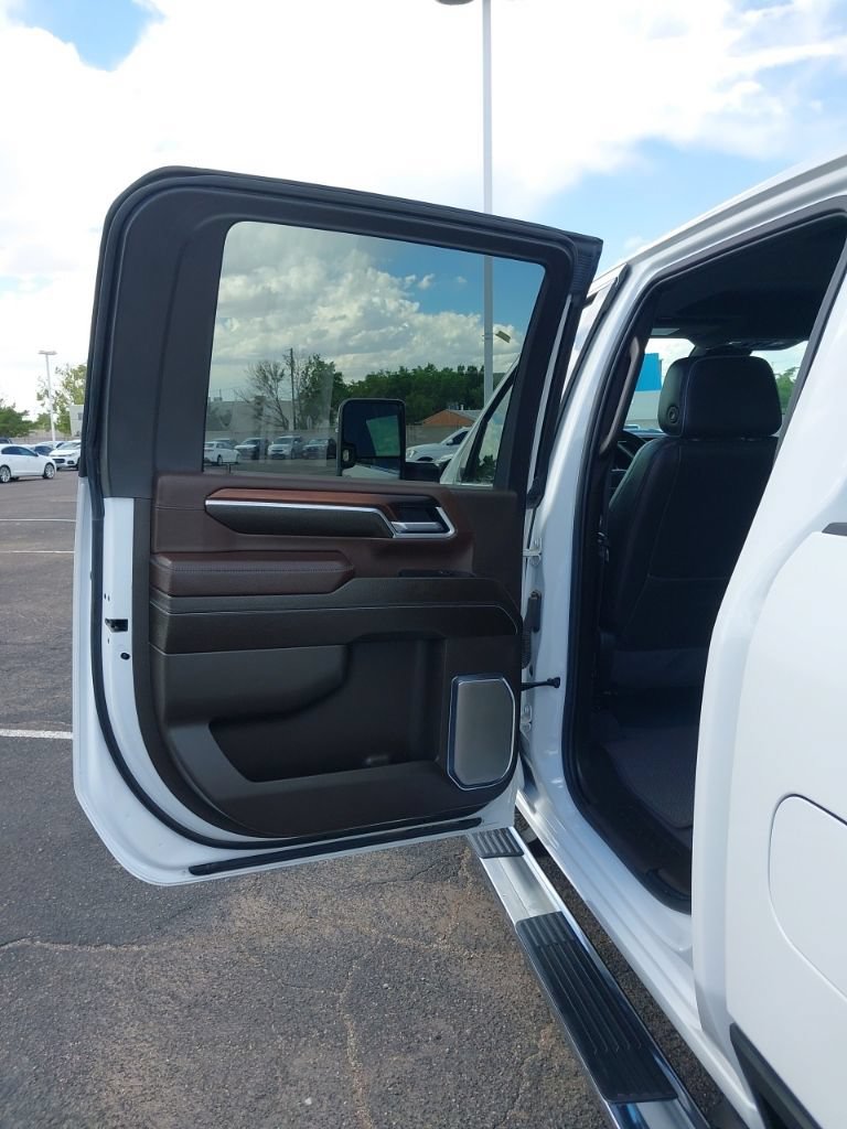 Used 2025 GMC Sierra 3500 Denali w/ Denali Reserve Package AWD/4WD image 11