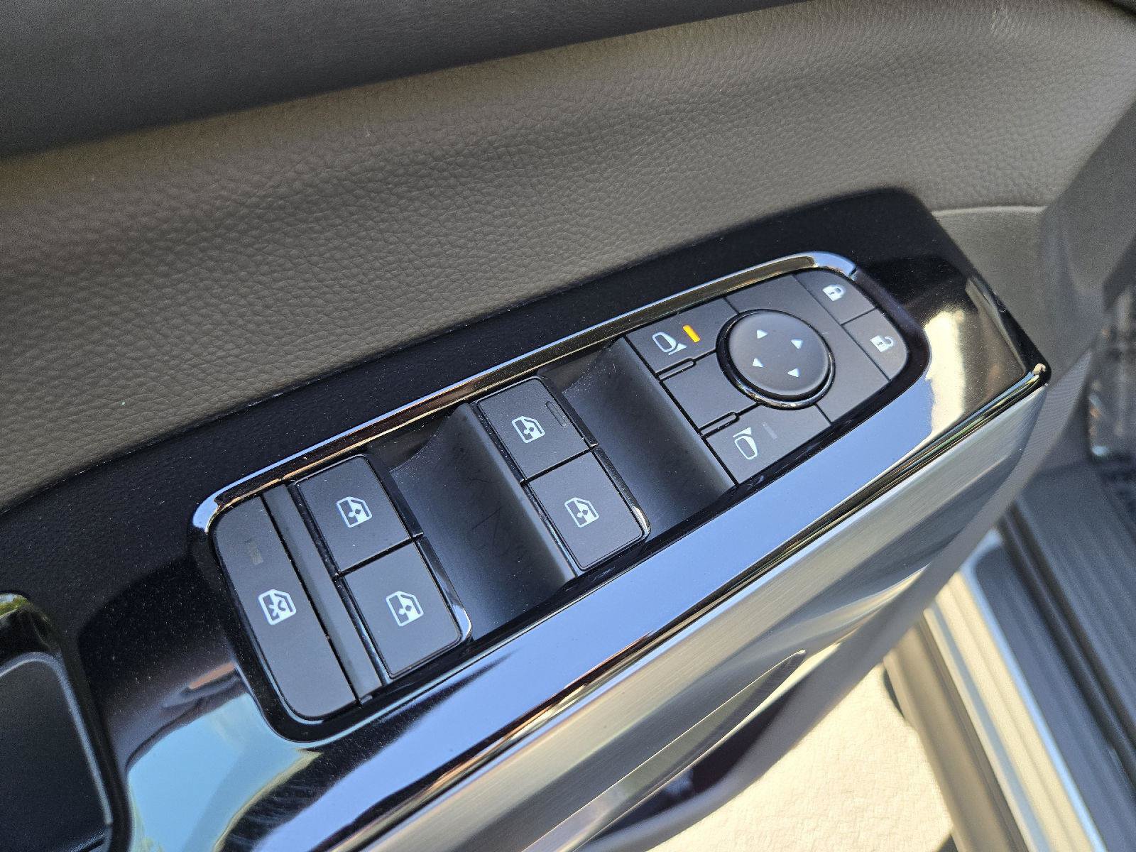 Used 2025 Nissan Pathfinder SL AWD/4WD image 15