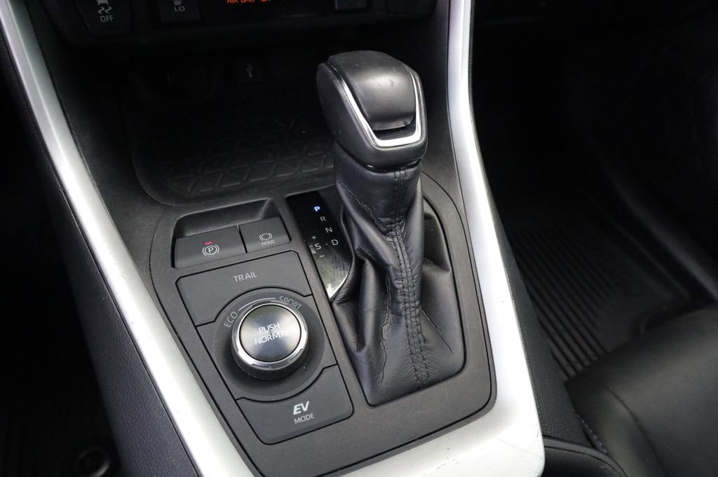 Used 2022 Toyota RAV4 XSE AWD/4WD image 9