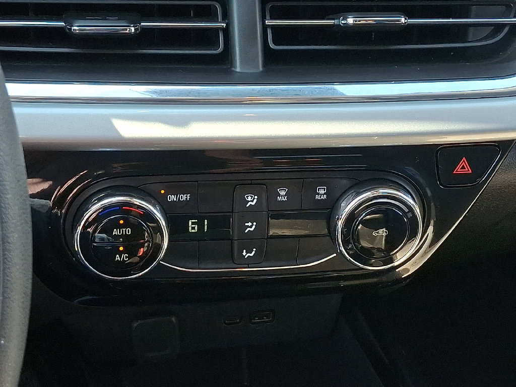 Used 2025 Chevrolet Trax LT FWD image 15