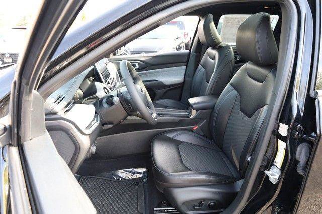 Used 2025 Jeep Compass Latitude w/ Sun & Sound Group image 8