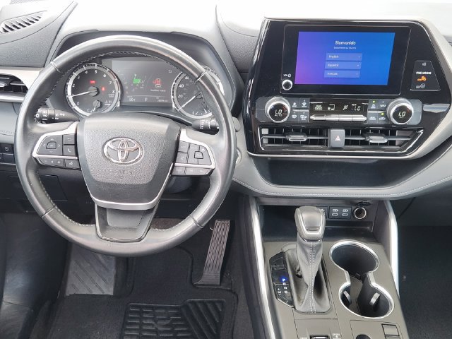Used 2023 Toyota Highlander LE FWD image 23