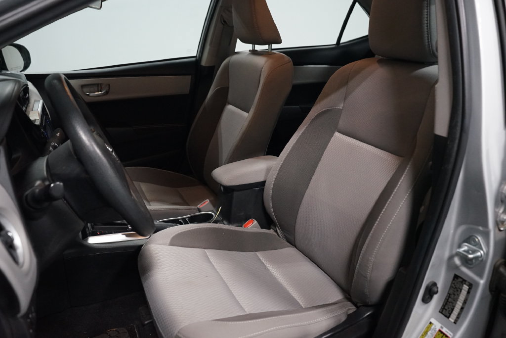 Used 2017 Toyota Corolla LE FWD image 6