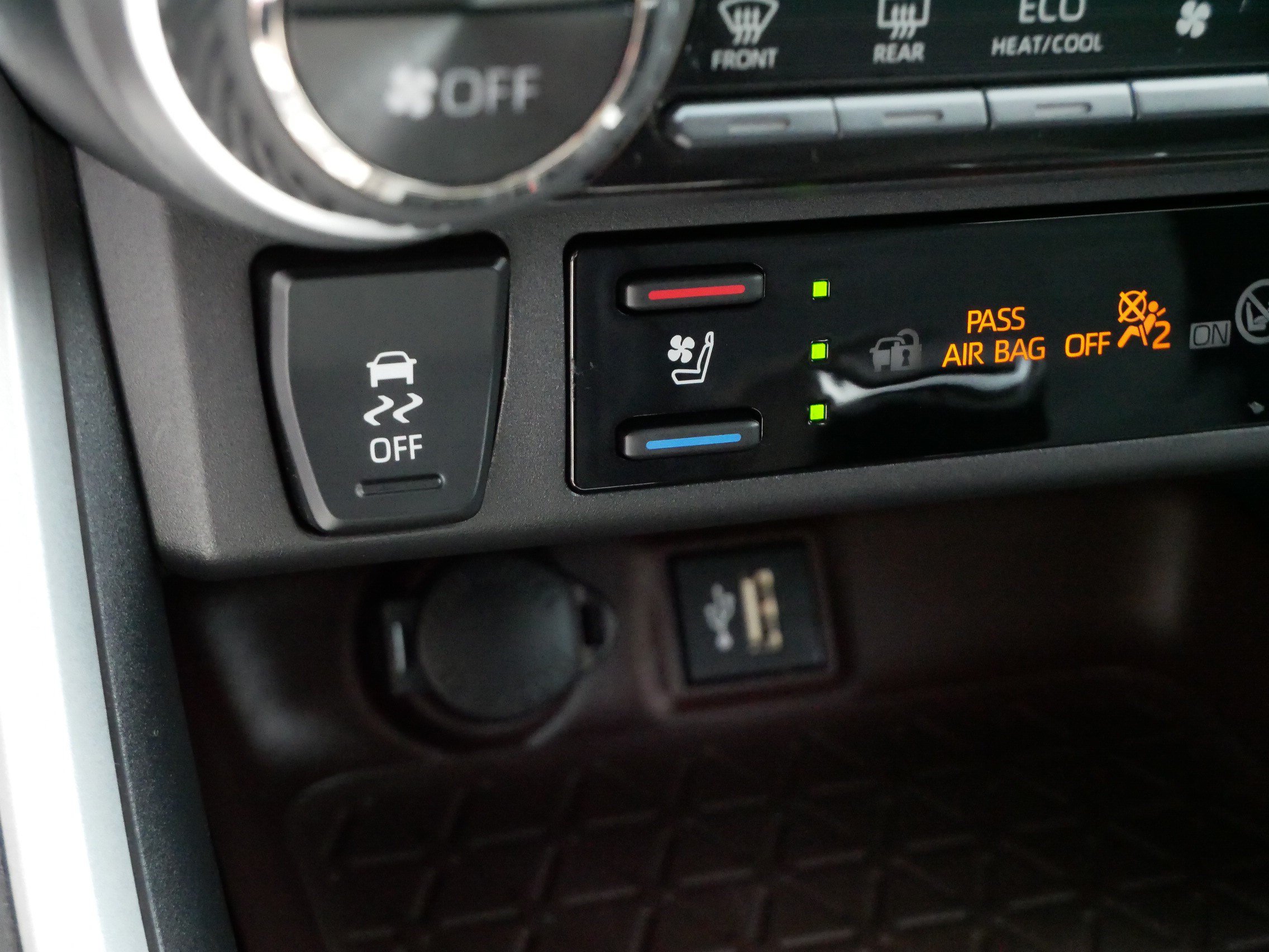 Certified 2025 Toyota RAV4 Limited w/ Weather Package AWD/4WD image 29