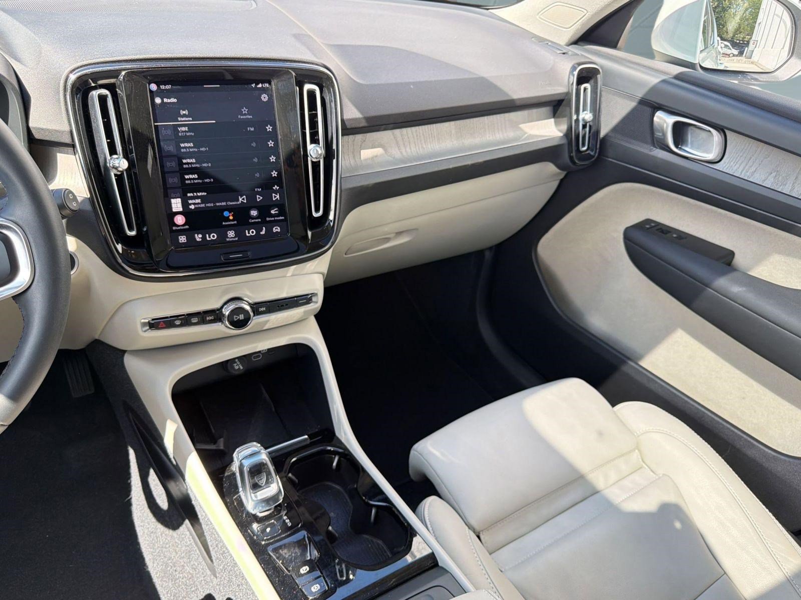 Used 2023 Volvo XC40 B5 Plus w/ Protection Package Premier image 26