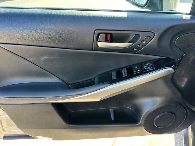 Used 2018 Lexus IS 300 AWD image 16