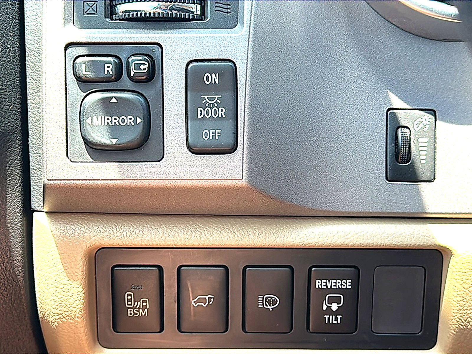 Used 2013 Toyota Sequoia Platinum RWD image 40