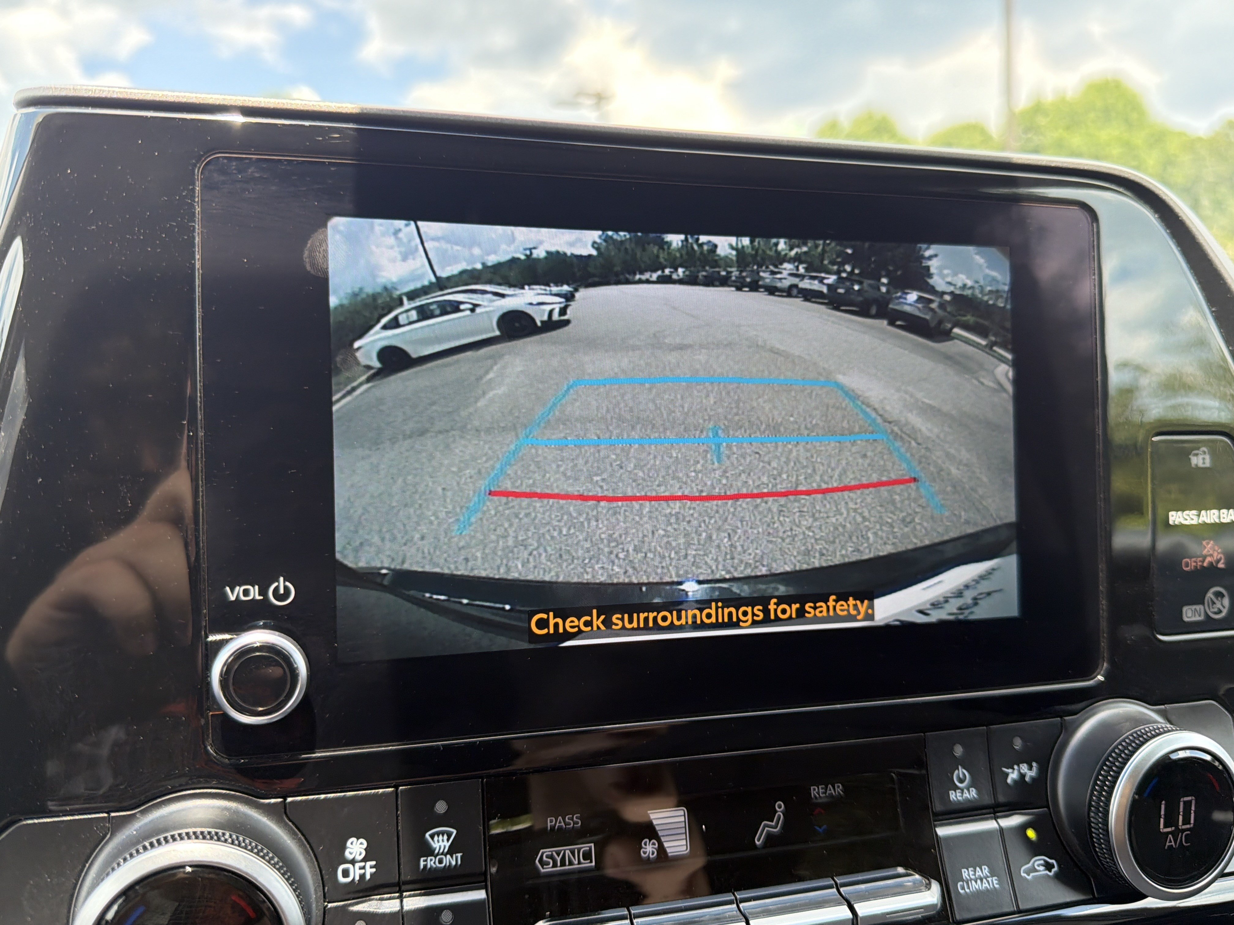 Certified 2025 Toyota Highlander LE FWD image 7