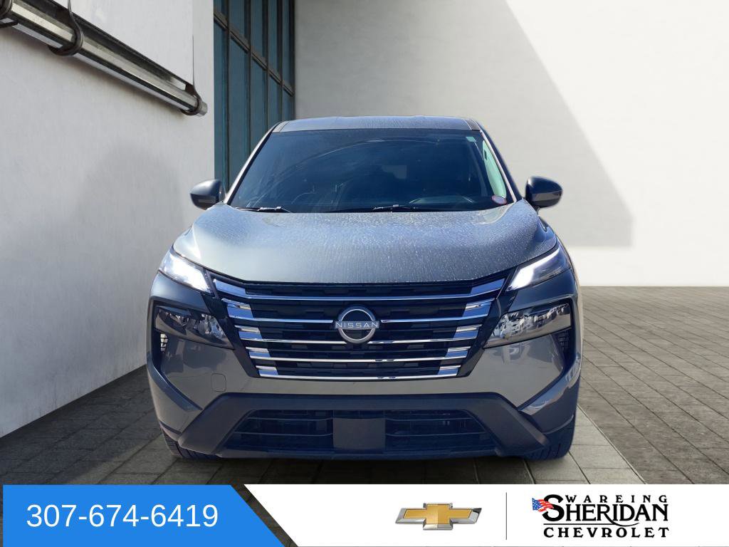 Used 2025 Nissan Rogue SV image 2