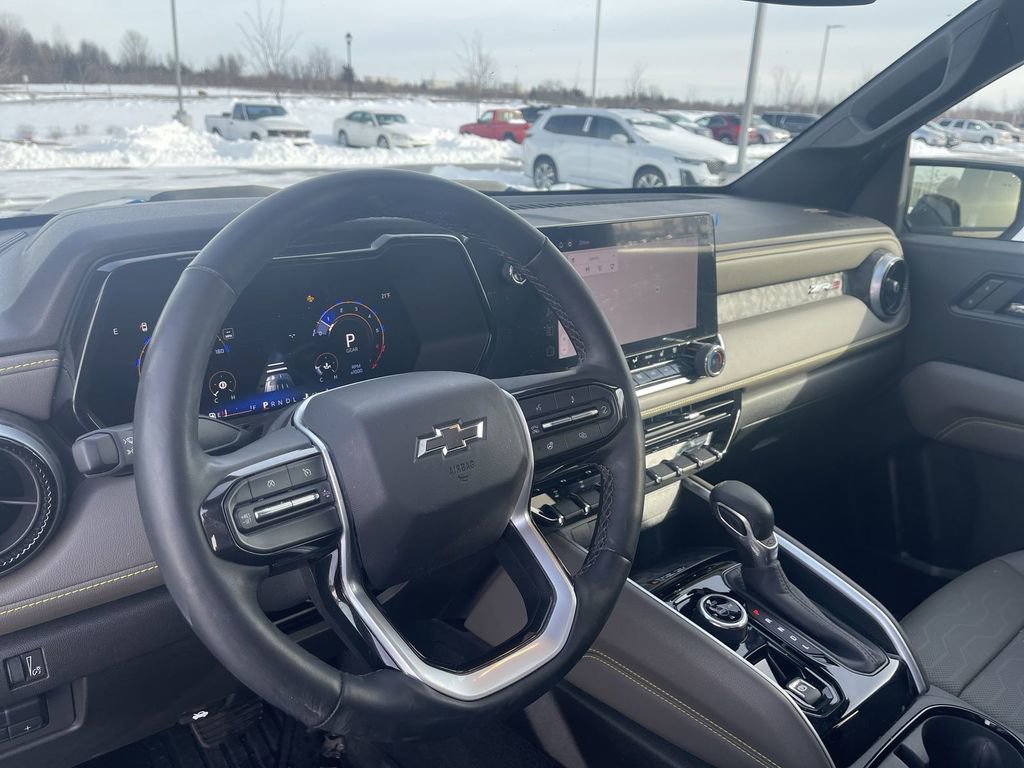 Used 2024 Chevrolet Colorado ZR2 w/ ZR2 Convenience Package III image 16