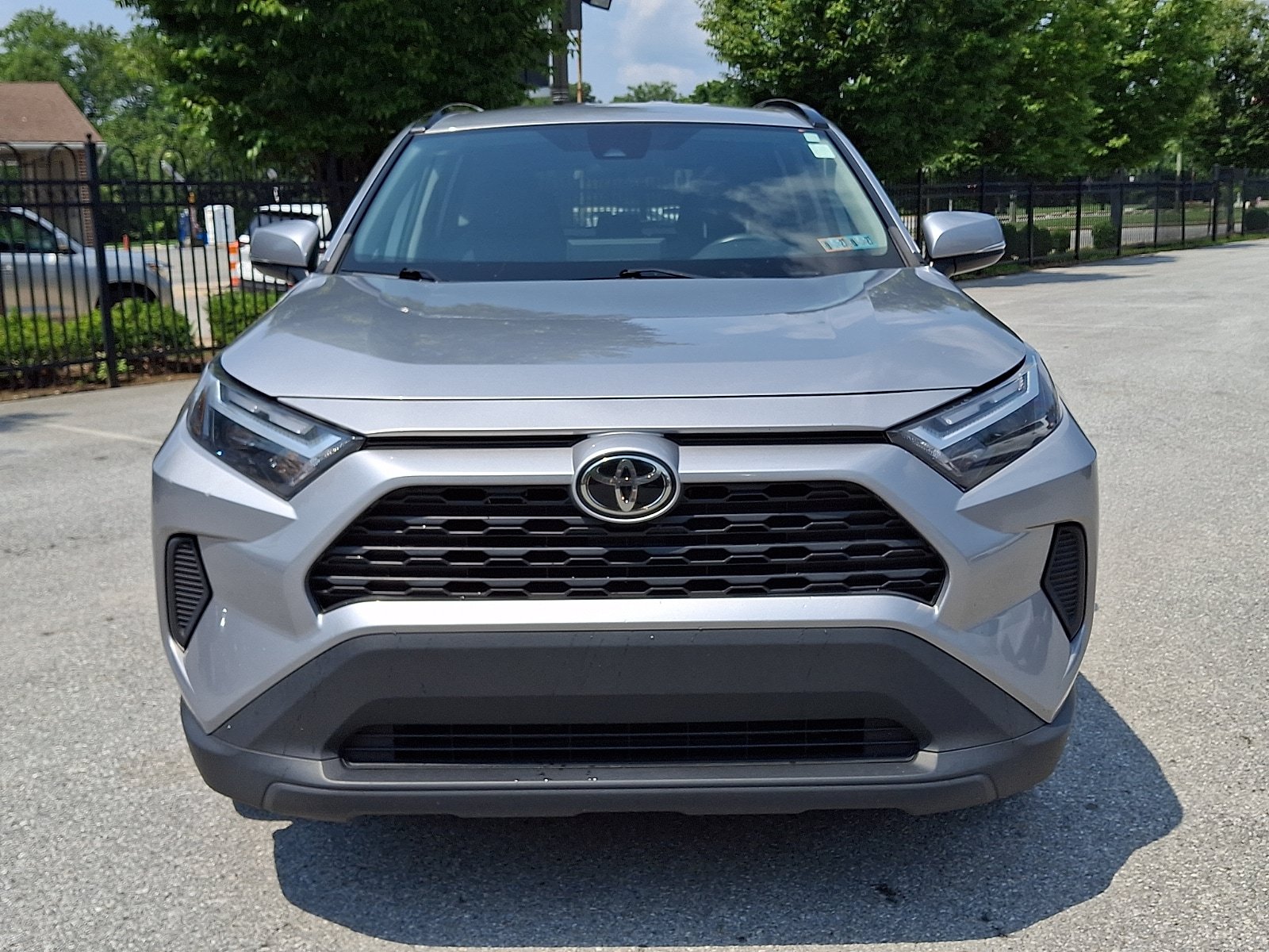 Used 2022 Toyota RAV4 XLE AWD/4WD image 2