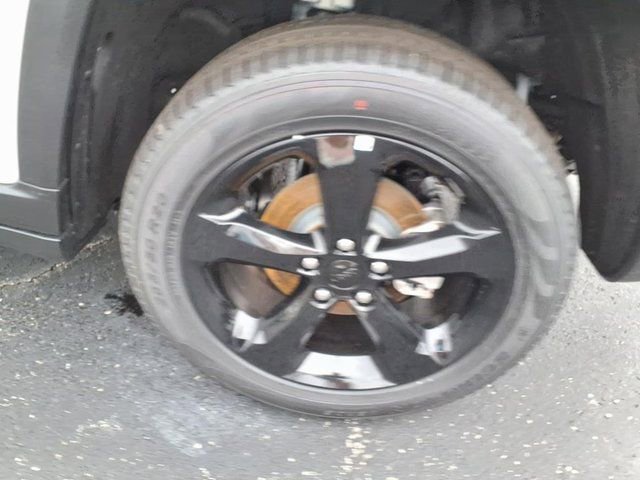 New 2025 Jeep Grand Cherokee Limited w/ Black Appearance Package image 4