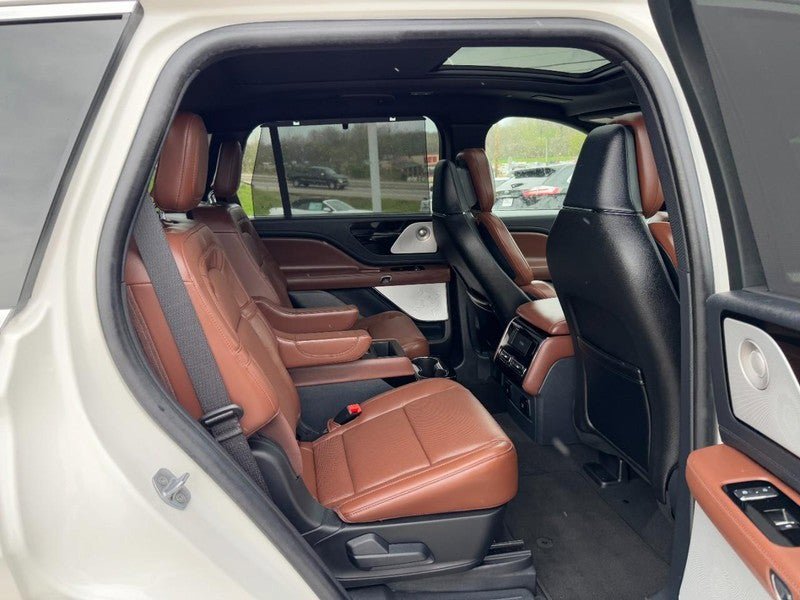 Used 2025 Lincoln Aviator Reserve w/ Equipment Group 201A image 10
