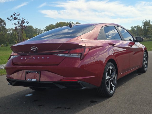 Used 2023 Hyundai Elantra SEL w/ Convenience Package FWD image 7