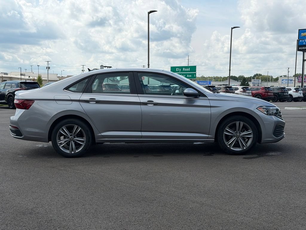 Used 2024 Volkswagen Jetta SE FWD image 6