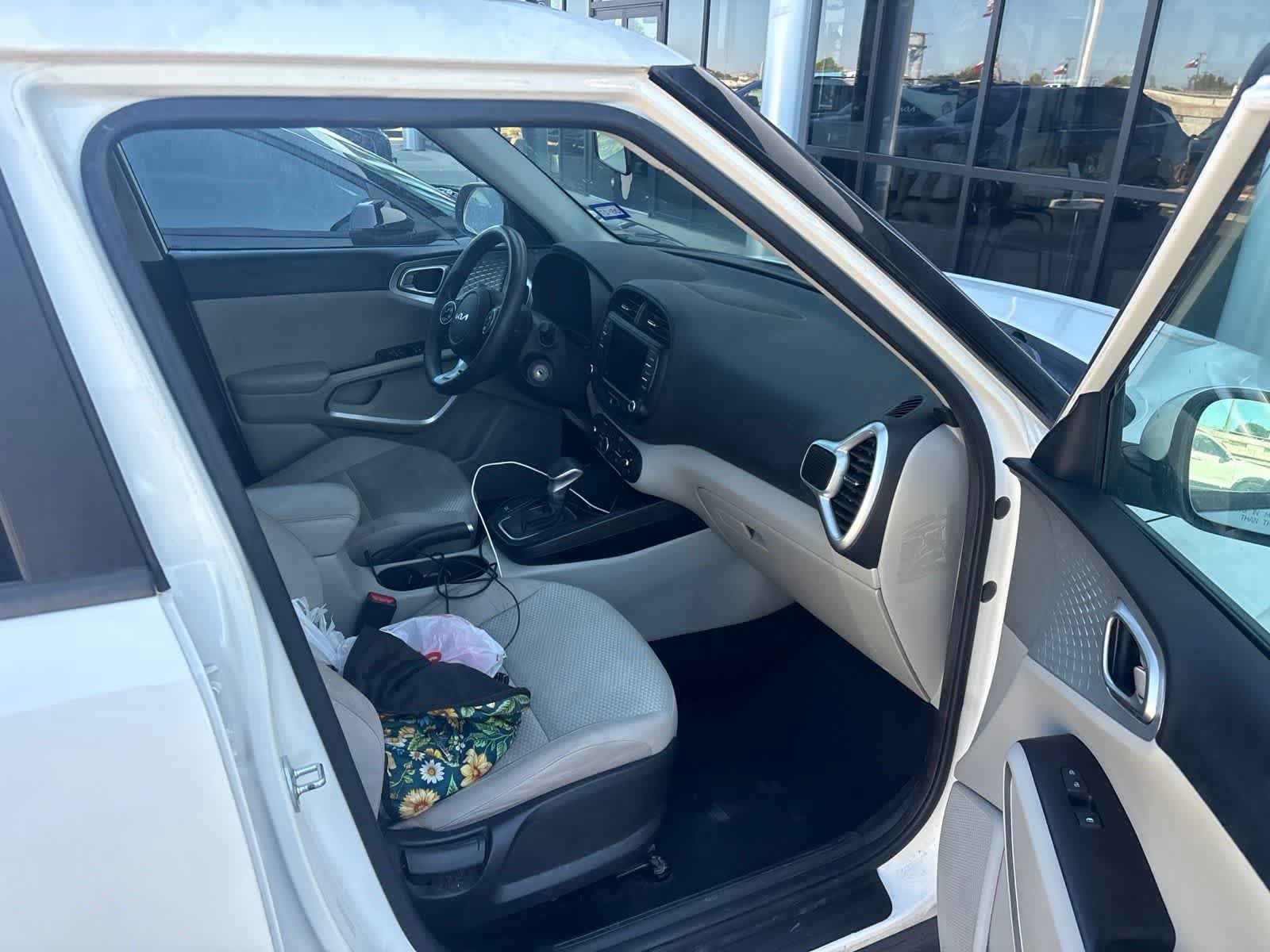 Used 2022 Kia Soul LX w/ Technology Package FWD image 4