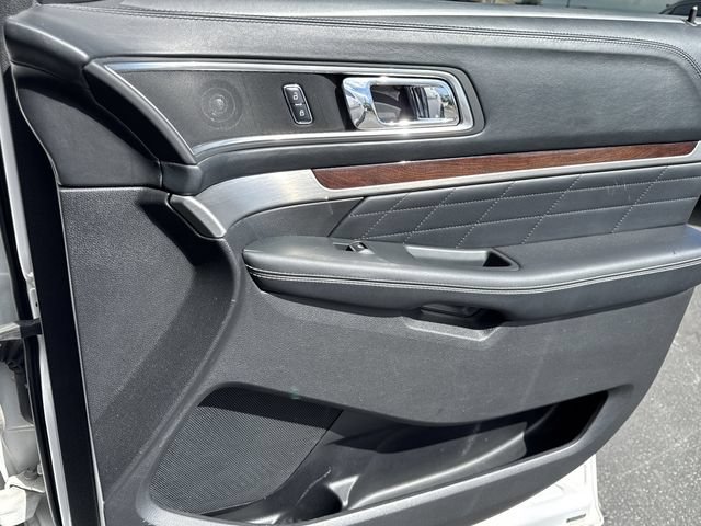 Used 2017 Ford Explorer Platinum AWD/4WD image 28