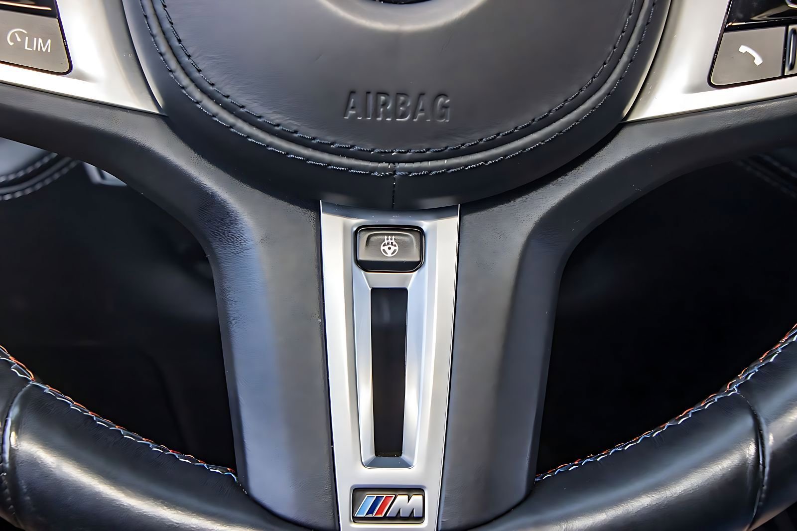 Used 2021 BMW X5 M w/ Executive Package image 32