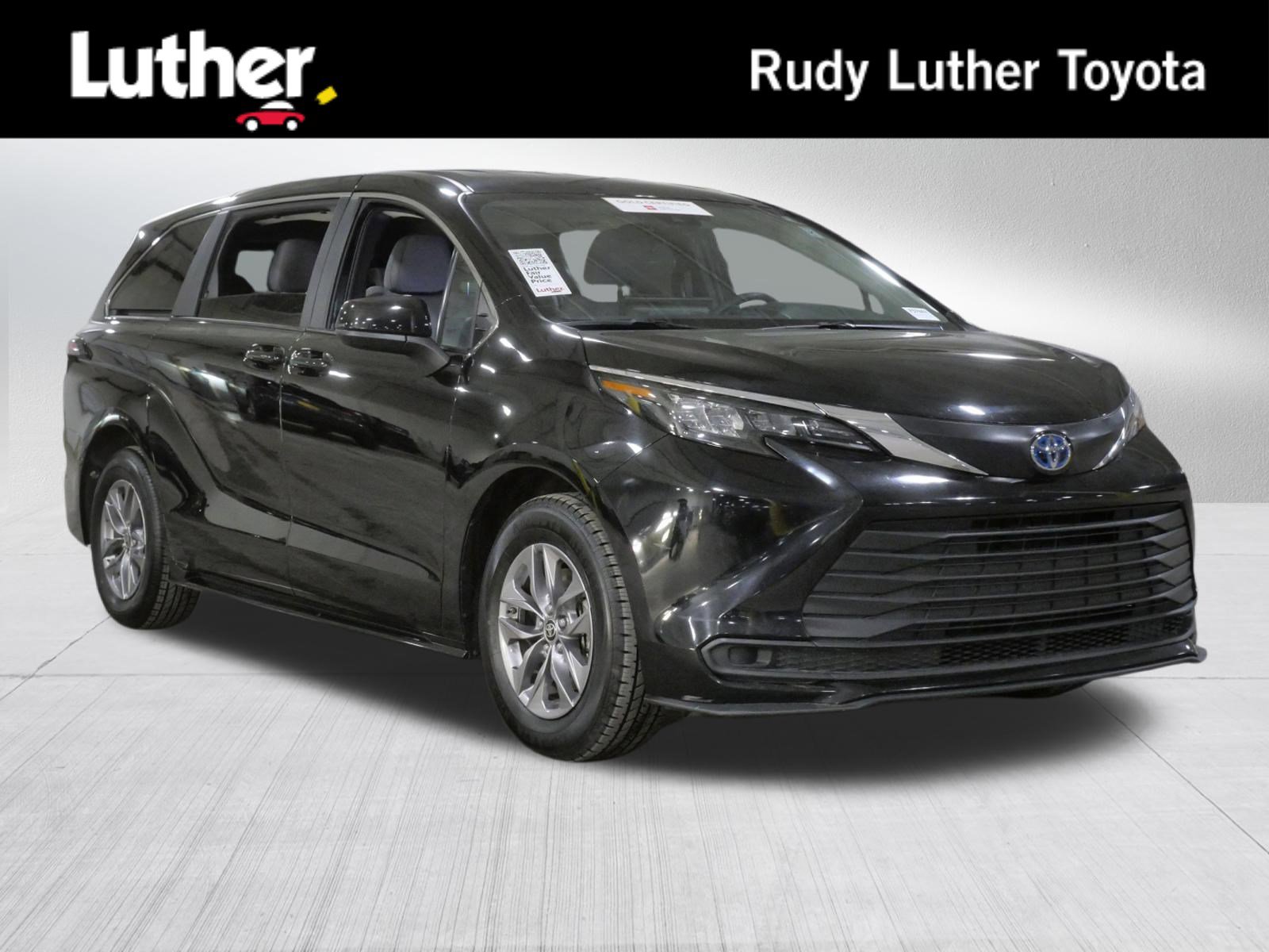 Certified 2025 Toyota Sienna LE video 1