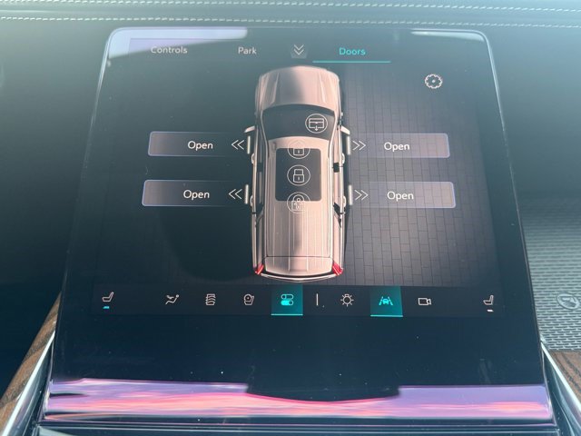 Certified 2025 Cadillac Escalade Sport Platinum w/ LPO, ONYX Package AWD/4WD image 4