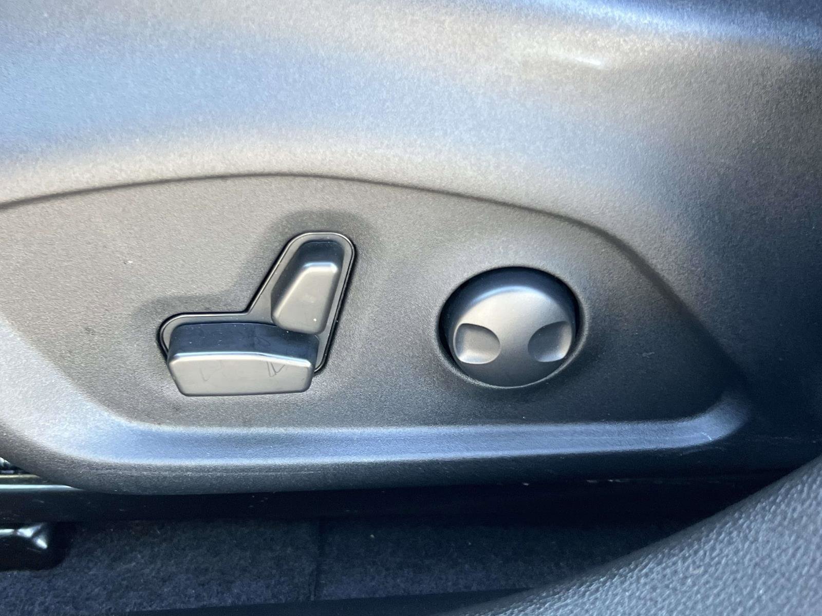 Used 2023 Jeep Compass Latitude image 25