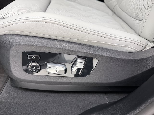 Used 2026 BMW X5 xDrive40i w/ M Sport Package AWD/4WD image 28